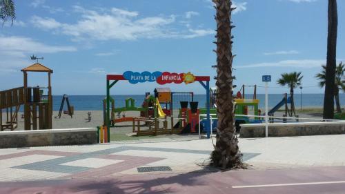 Apartamentos Poniente - Mares Торе дел Мар Екстериор снимка